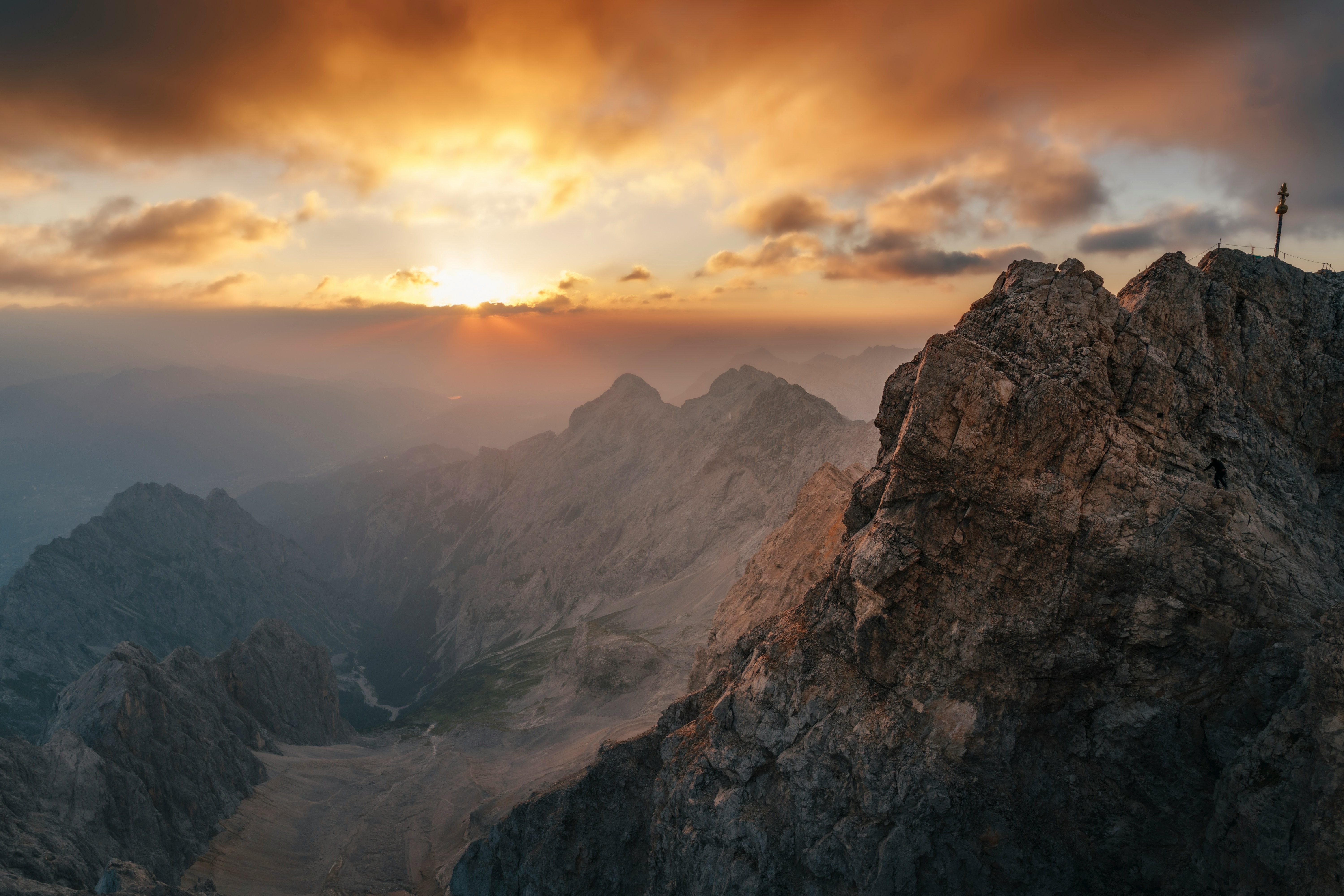 daniel-sessler-Qxm4RUNPCyg-unsplash